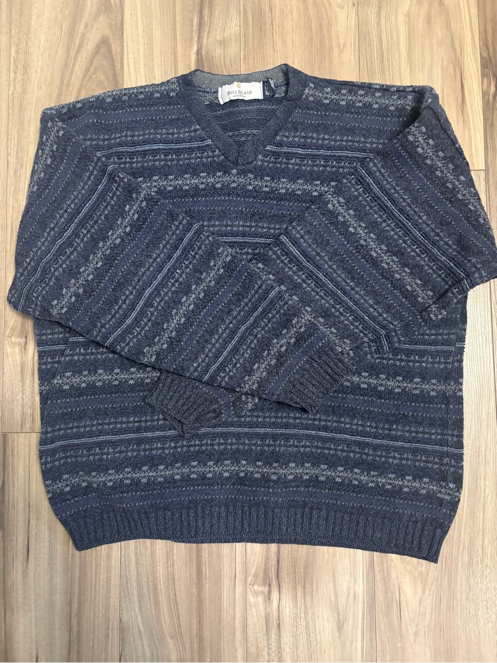 bill blass Navy and Gray Patterned V-Neck Sweater